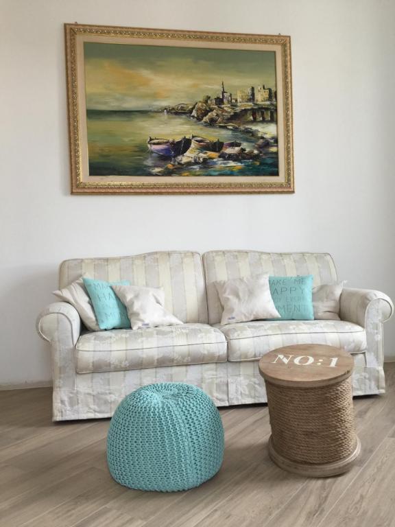 Daphne Charme room 4